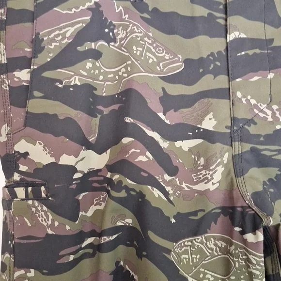 NWT Salty Crew Hybrid Camo Shorts Men 34 - Picture 9 of 10